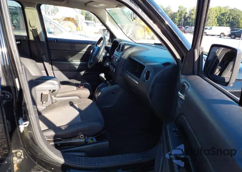 2012 Jeep Patriot Latitude z USA, uszkodzony, nr VIN 1C4NJPFA4CD704582